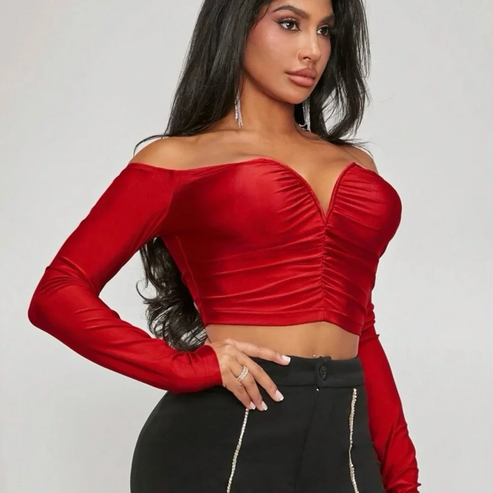 Off Shoulder Ruched Crop Tee - Picture 7 of 7